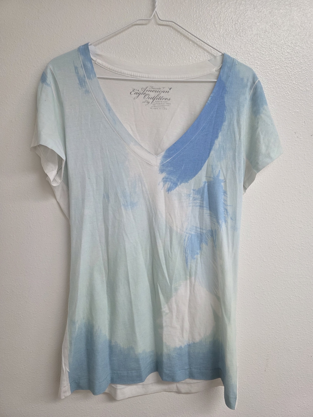American Eagle Outfitters Light Blue & White Brushstroke V-Neck Tee (0346)